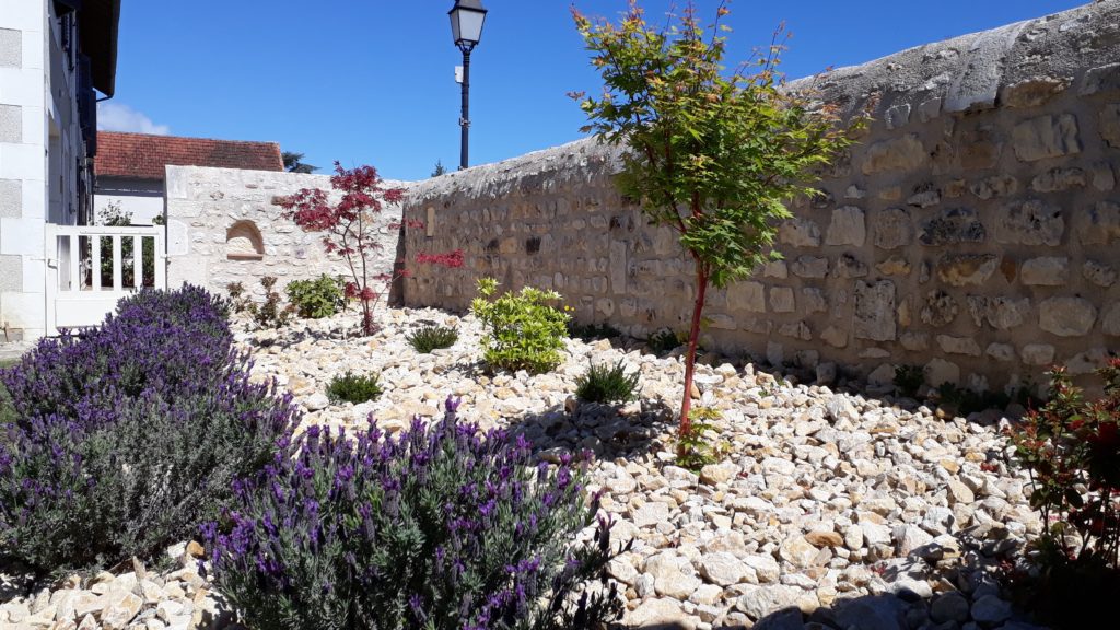 l'univers du jardin-paysagiste-massif-déco-clacaire-plantation-bordure-galva